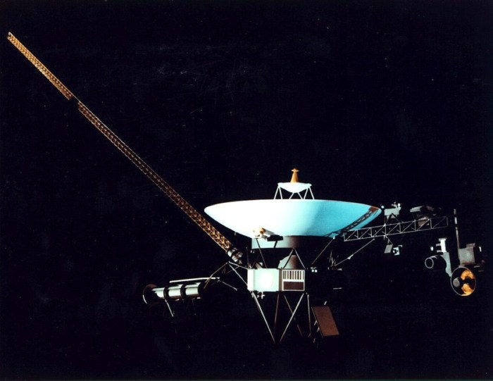 Voyager 1 x band transmitter