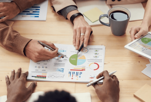 How business development roles can leverage marketing to close the sale