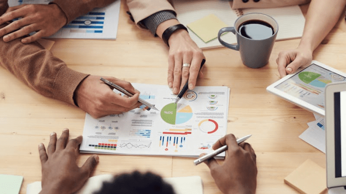 How business development roles can leverage marketing to close the sale